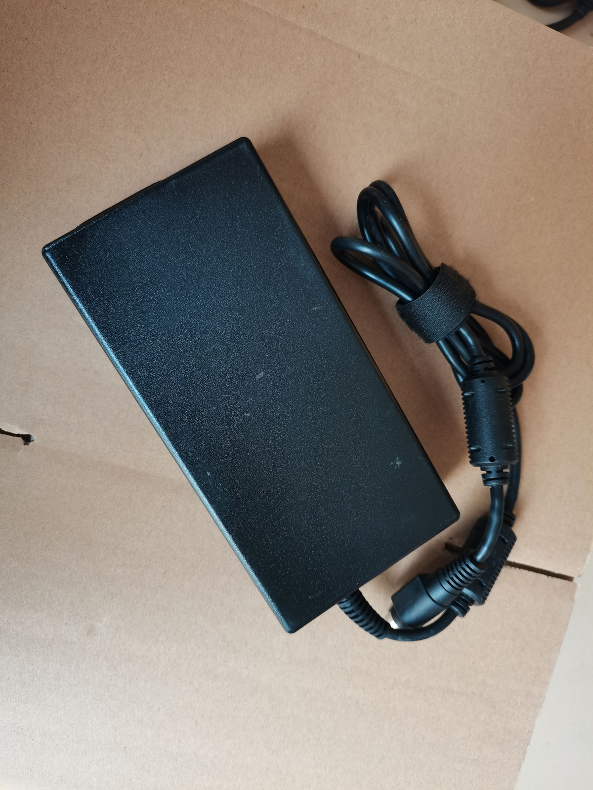 OEM Delta 230W 19.5V 11.8A ADP - Pc Gaming Uk บทวิจารณ์และราคา